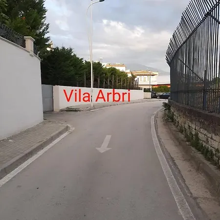 Arbri فندق