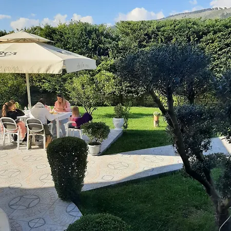 Arbri فندق بيرات