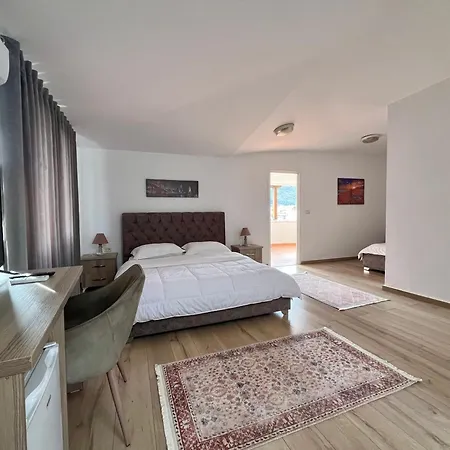 Arbri Hotel 3*