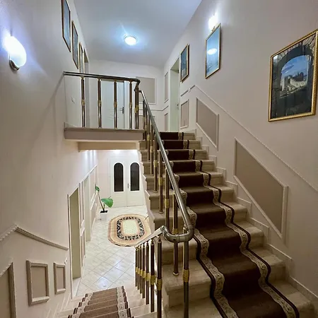Arbri فندق بيرات