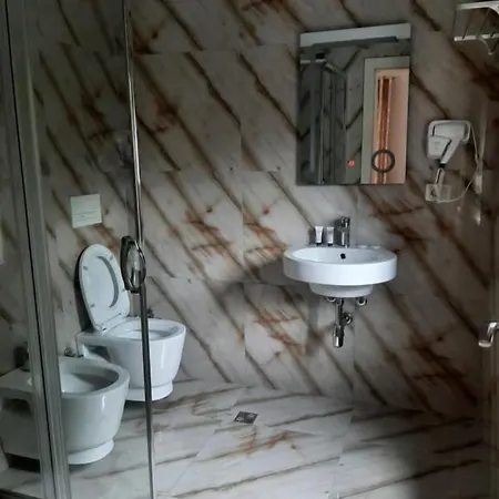 فندق Arbri 3*