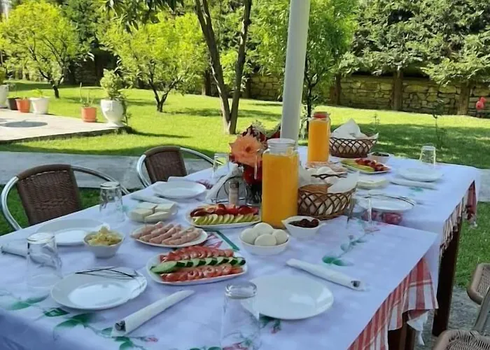 Arbri Hotell 3*