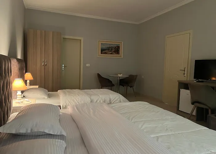 Arbri Hotell 3*
